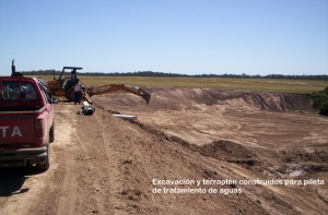 Excavación y terraplén construidos para pileta de tratamiento de aguas